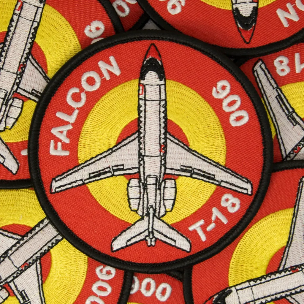 FALCON MONTON VERTICAL.webp