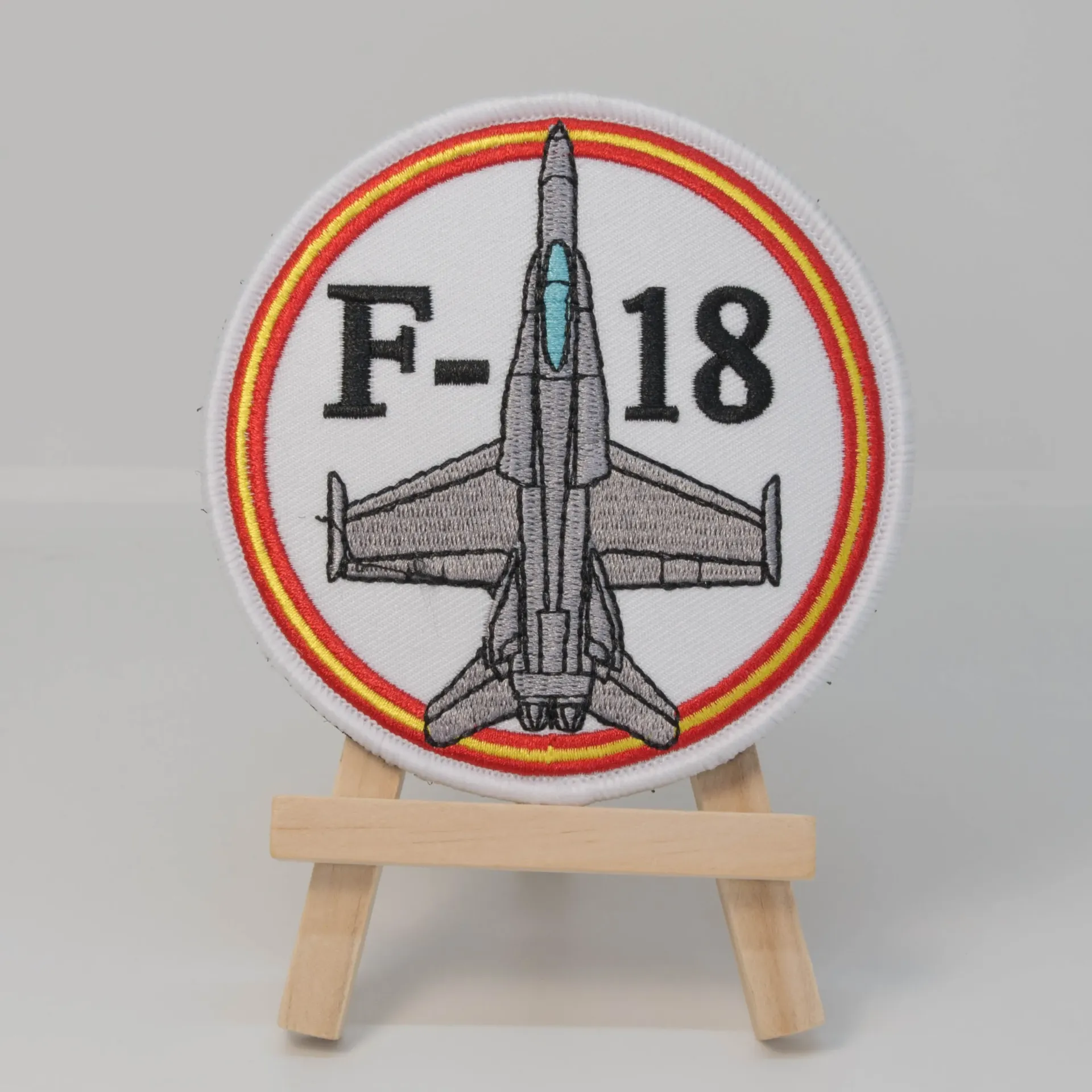 Parche bordado blanco F-18
